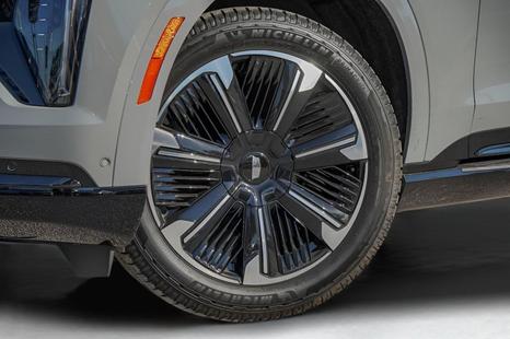 cadillac escalade iql 2026 1GYLELKL7TU103530 image cadillac escalade iql 2026 1GYLELKL7TU103530 image